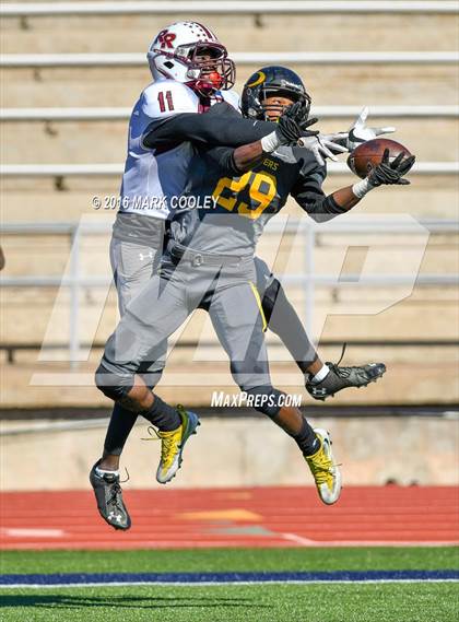 Thumbnail 3 in Round Rock vs. Klein Oak (UIL 6A Area Playoff) photogallery.
