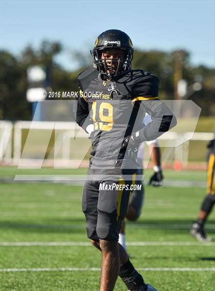 Thumbnail 1 in Round Rock vs. Klein Oak (UIL 6A Area Playoff) photogallery.