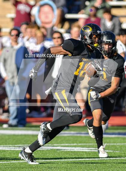 Thumbnail 2 in Round Rock vs. Klein Oak (UIL 6A Area Playoff) photogallery.