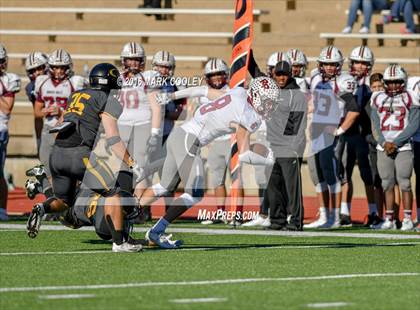 Thumbnail 2 in Round Rock vs. Klein Oak (UIL 6A Area Playoff) photogallery.