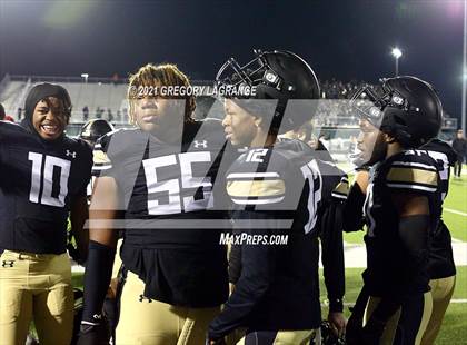 Thumbnail 2 in Southlake Carroll vs Fossil Ridge photogallery.