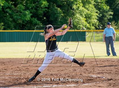 Thumbnail 1 in Quitman vs. Mountainburg (AAA 2A Regional Playoff) photogallery.