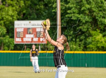 Thumbnail 1 in Quitman vs. Mountainburg (AAA 2A Regional Playoff) photogallery.