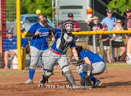 Thumbnail 1 in Quitman vs. Mountainburg (AAA 2A Regional Playoff) photogallery.