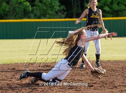 Thumbnail 2 in Quitman vs. Mountainburg (AAA 2A Regional Playoff) photogallery.