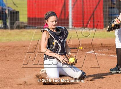 Thumbnail 1 in Quitman vs. Mountainburg (AAA 2A Regional Playoff) photogallery.