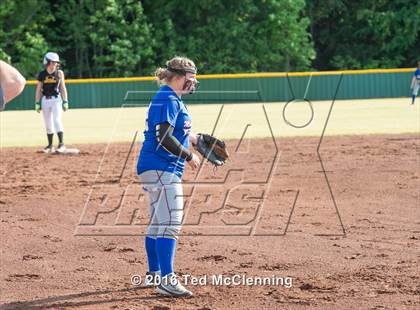 Thumbnail 2 in Quitman vs. Mountainburg (AAA 2A Regional Playoff) photogallery.