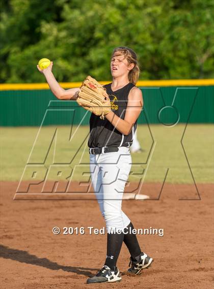 Thumbnail 1 in Quitman vs. Mountainburg (AAA 2A Regional Playoff) photogallery.