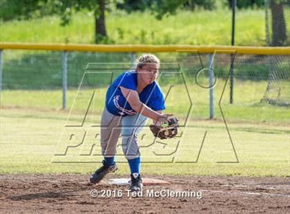 Thumbnail 3 in Quitman vs. Mountainburg (AAA 2A Regional Playoff) photogallery.