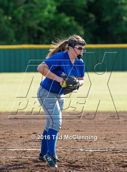 Thumbnail 2 in Quitman vs. Mountainburg (AAA 2A Regional Playoff) photogallery.
