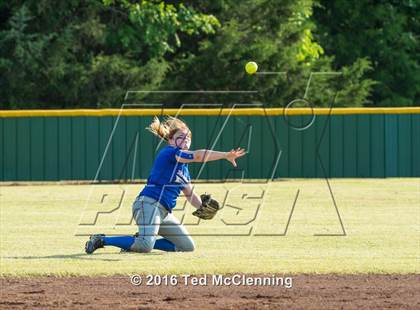 Thumbnail 3 in Quitman vs. Mountainburg (AAA 2A Regional Playoff) photogallery.