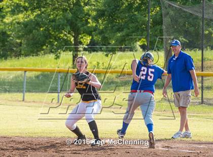 Thumbnail 2 in Quitman vs. Mountainburg (AAA 2A Regional Playoff) photogallery.