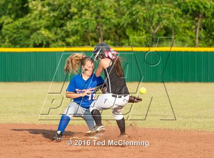 Thumbnail 1 in Quitman vs. Mountainburg (AAA 2A Regional Playoff) photogallery.