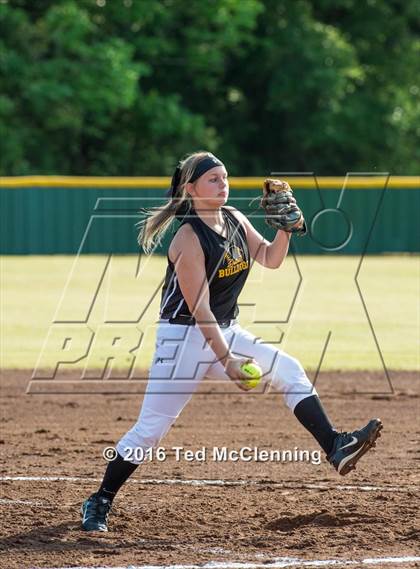 Thumbnail 3 in Quitman vs. Mountainburg (AAA 2A Regional Playoff) photogallery.