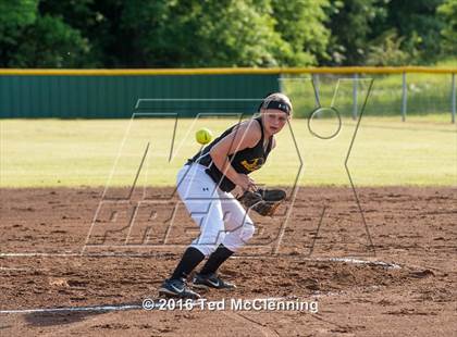 Thumbnail 1 in Quitman vs. Mountainburg (AAA 2A Regional Playoff) photogallery.