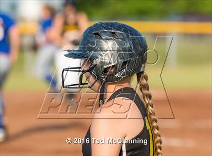 Thumbnail 3 in Quitman vs. Mountainburg (AAA 2A Regional Playoff) photogallery.