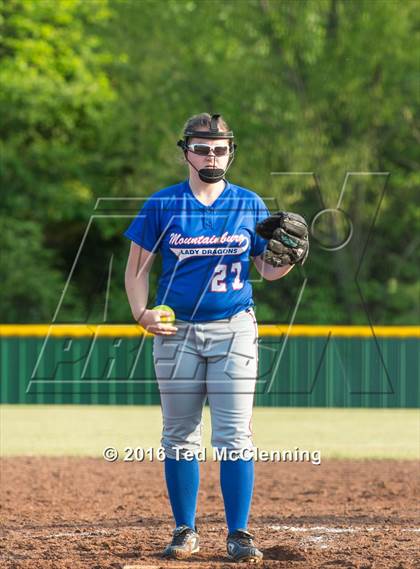 Thumbnail 1 in Quitman vs. Mountainburg (AAA 2A Regional Playoff) photogallery.