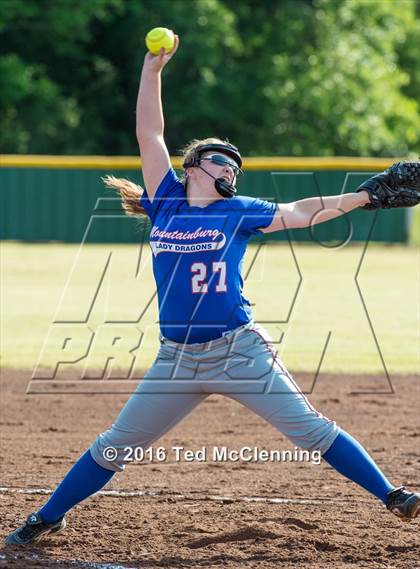 Thumbnail 1 in Quitman vs. Mountainburg (AAA 2A Regional Playoff) photogallery.
