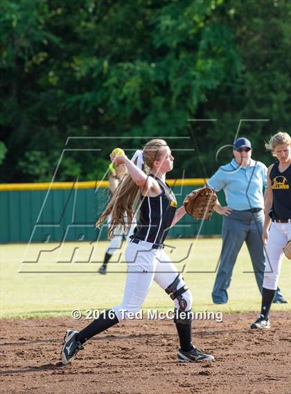 Thumbnail 3 in Quitman vs. Mountainburg (AAA 2A Regional Playoff) photogallery.