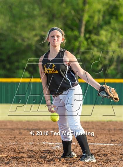 Thumbnail 3 in Quitman vs. Mountainburg (AAA 2A Regional Playoff) photogallery.