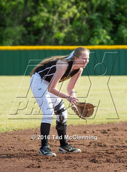 Thumbnail 2 in Quitman vs. Mountainburg (AAA 2A Regional Playoff) photogallery.