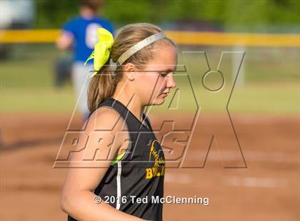 Thumbnail 1 in Quitman vs. Mountainburg (AAA 2A Regional Playoff) photogallery.