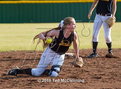 Thumbnail 2 in Quitman vs. Mountainburg (AAA 2A Regional Playoff) photogallery.
