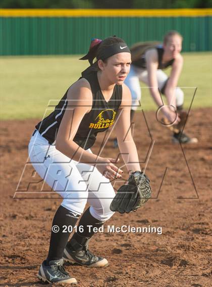 Thumbnail 2 in Quitman vs. Mountainburg (AAA 2A Regional Playoff) photogallery.