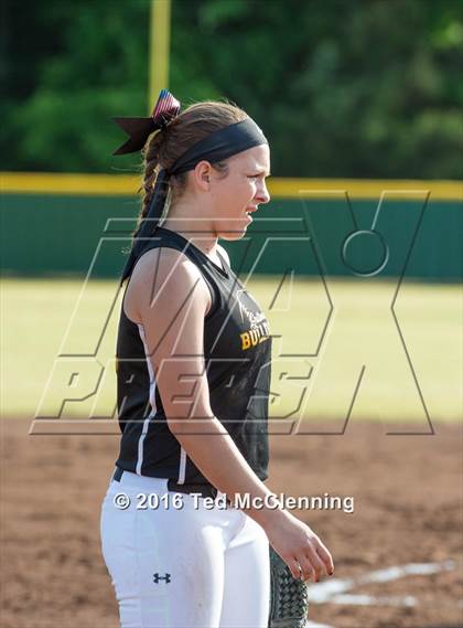 Thumbnail 2 in Quitman vs. Mountainburg (AAA 2A Regional Playoff) photogallery.