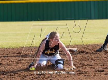 Thumbnail 3 in Quitman vs. Mountainburg (AAA 2A Regional Playoff) photogallery.