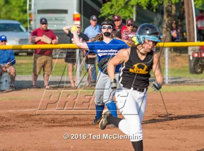 Thumbnail 1 in Quitman vs. Mountainburg (AAA 2A Regional Playoff) photogallery.
