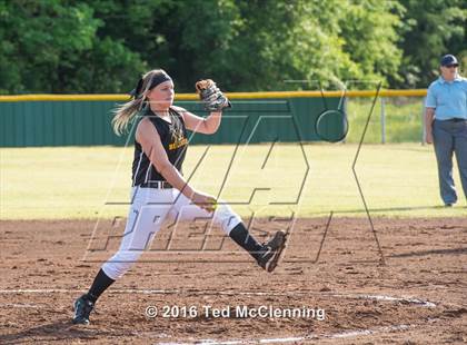 Thumbnail 3 in Quitman vs. Mountainburg (AAA 2A Regional Playoff) photogallery.