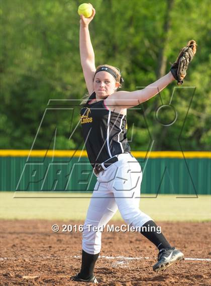 Thumbnail 1 in Quitman vs. Mountainburg (AAA 2A Regional Playoff) photogallery.