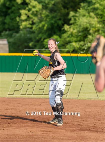 Thumbnail 3 in Quitman vs. Mountainburg (AAA 2A Regional Playoff) photogallery.