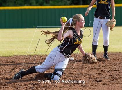 Thumbnail 3 in Quitman vs. Mountainburg (AAA 2A Regional Playoff) photogallery.