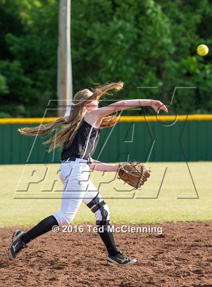 Thumbnail 1 in Quitman vs. Mountainburg (AAA 2A Regional Playoff) photogallery.