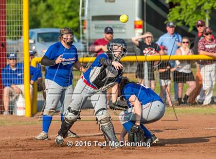 Thumbnail 2 in Quitman vs. Mountainburg (AAA 2A Regional Playoff) photogallery.
