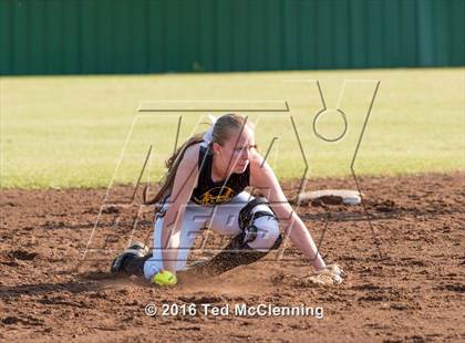 Thumbnail 2 in Quitman vs. Mountainburg (AAA 2A Regional Playoff) photogallery.