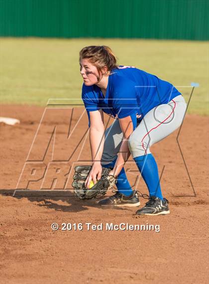 Thumbnail 3 in Quitman vs. Mountainburg (AAA 2A Regional Playoff) photogallery.