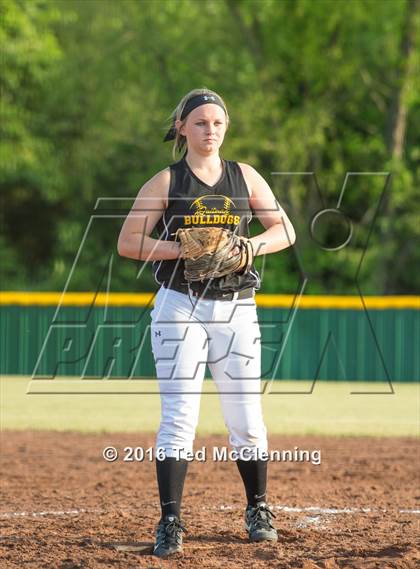 Thumbnail 2 in Quitman vs. Mountainburg (AAA 2A Regional Playoff) photogallery.