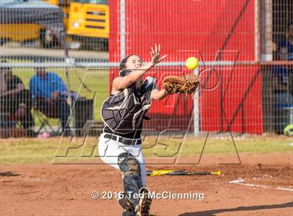 Thumbnail 2 in Quitman vs. Mountainburg (AAA 2A Regional Playoff) photogallery.