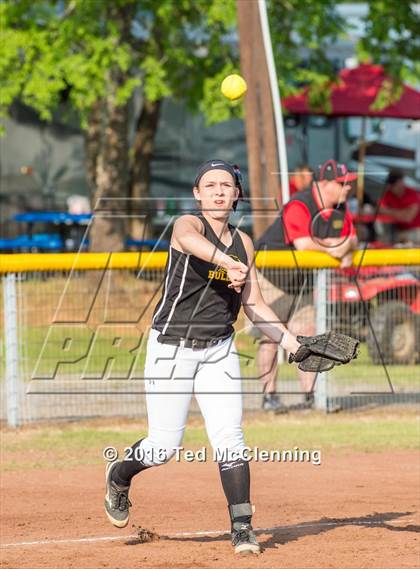 Thumbnail 2 in Quitman vs. Mountainburg (AAA 2A Regional Playoff) photogallery.