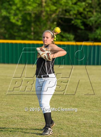 Thumbnail 2 in Quitman vs. Mountainburg (AAA 2A Regional Playoff) photogallery.