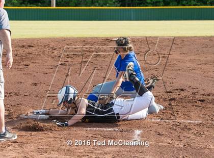 Thumbnail 2 in Quitman vs. Mountainburg (AAA 2A Regional Playoff) photogallery.