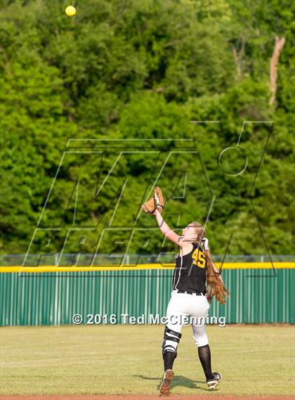 Thumbnail 3 in Quitman vs. Mountainburg (AAA 2A Regional Playoff) photogallery.
