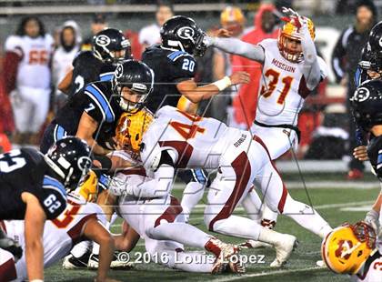 Thumbnail 3 in Bellarmine College Prep vs. Mission Viejo (CIF State Division 1-AA Final) photogallery.
