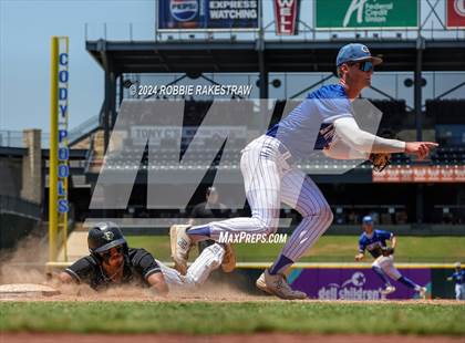 Thumbnail 2 in Gunter vs. Franklin (UIL 3A Baseball Semifinal) photogallery.