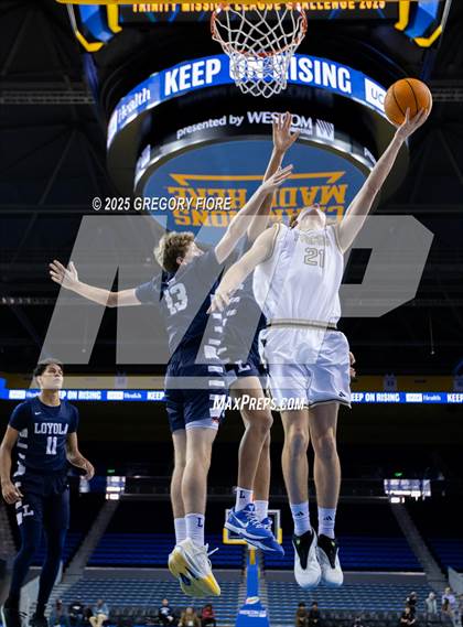 Thumbnail 3 in Servite vs. Loyola photogallery.