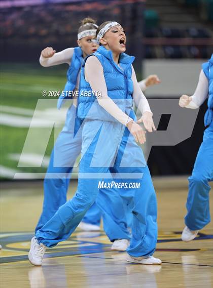 Thumbnail 1 in Fruita Monument (CHSAA 5A State Spirit Championships) photogallery.