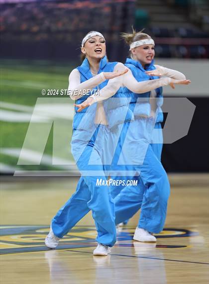 Thumbnail 1 in Fruita Monument (CHSAA 5A State Spirit Championships) photogallery.